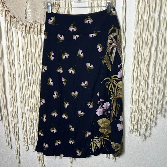 Vince Mixed Tropical Print Midi Wrap Skirt in Navy & Lilac Size 0/XS - Picture 14 of 14